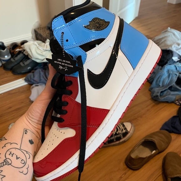 Air Jordan 1 Retro High Og Fearless - Picture 4 of 8